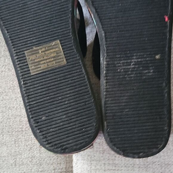 Muk Luk Flip flops - Picture 5 of 5